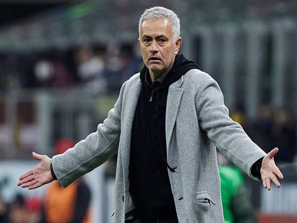 Tin AS Roma 10/1: HLV Mourinho đã đúng khi từ chối AC Milan