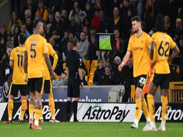 Tin chuyển nhượng ngày 11/10: Wolves rục rịch thay tướng