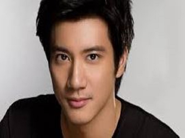 Nam Giới có đuôi mắt dài