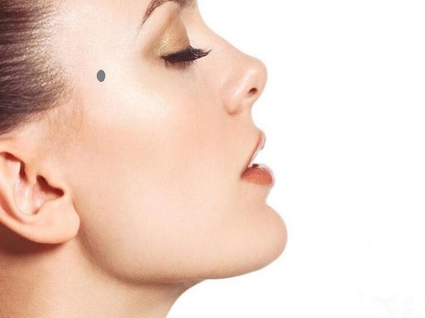 Ý nghĩa nốt ruồi ở thái dương bên phải nữ