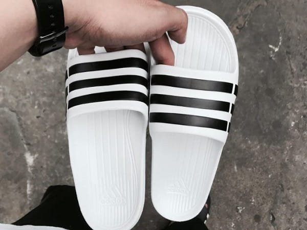 Giải mã chi tiết các giấc mơ thấy mua dép