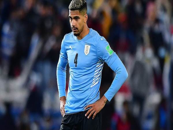 Araujo trong màu áo đội tuyển Uruguay